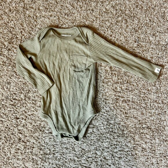 Easy-Peasy Green Monotone Set I Size 12M I GREAT condition - Picture 3 of 11